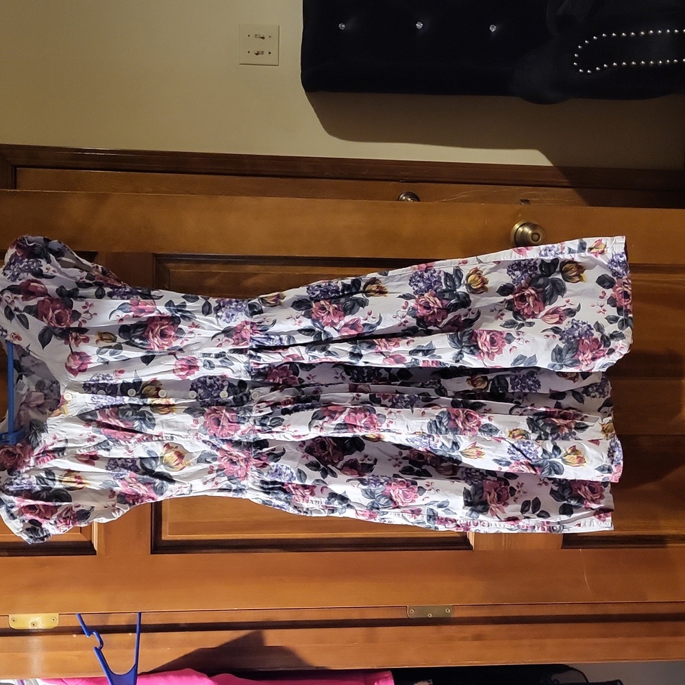 Star of India floral vintage dress with pockets scalloped sleeves and neck